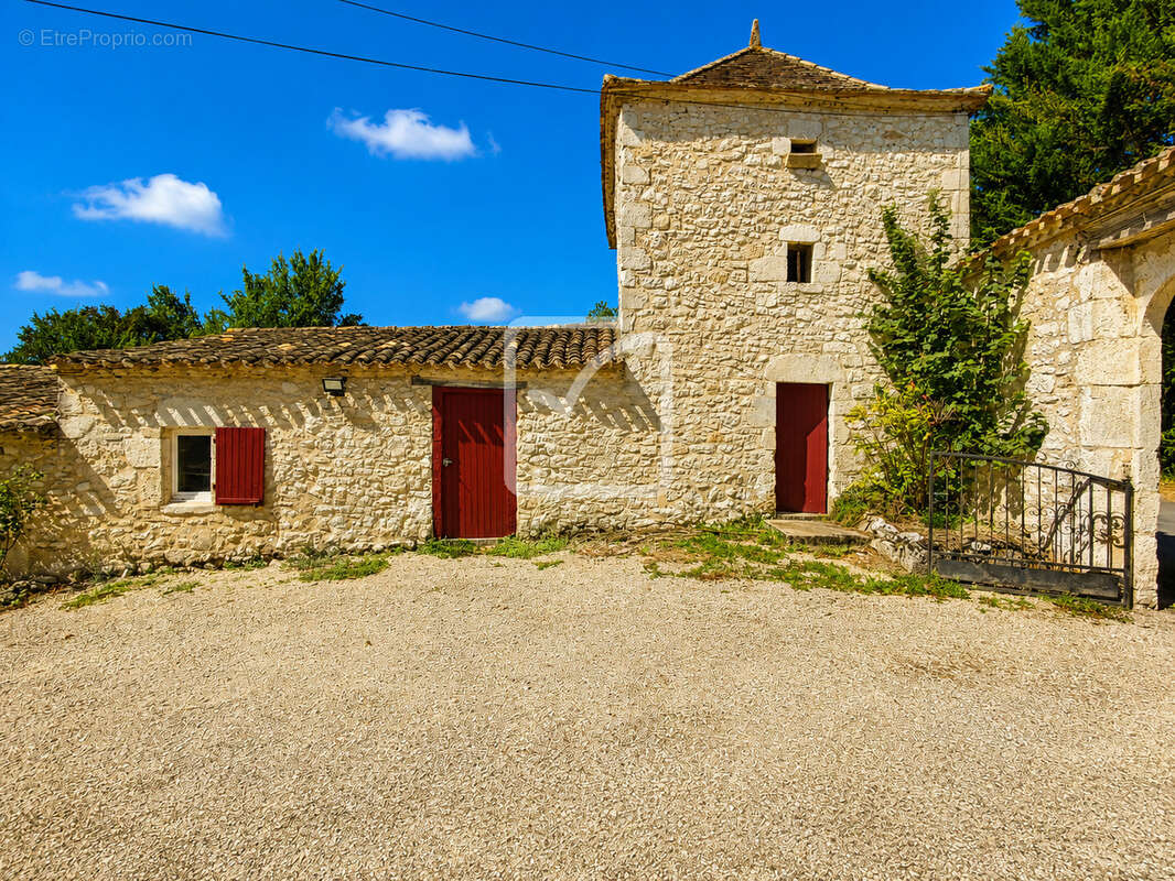 Maison T5 avec piscine, 4 chambres - étang - dépendances et plus de 2,14 hectares de terrain - Un cadre de vie - photo 3