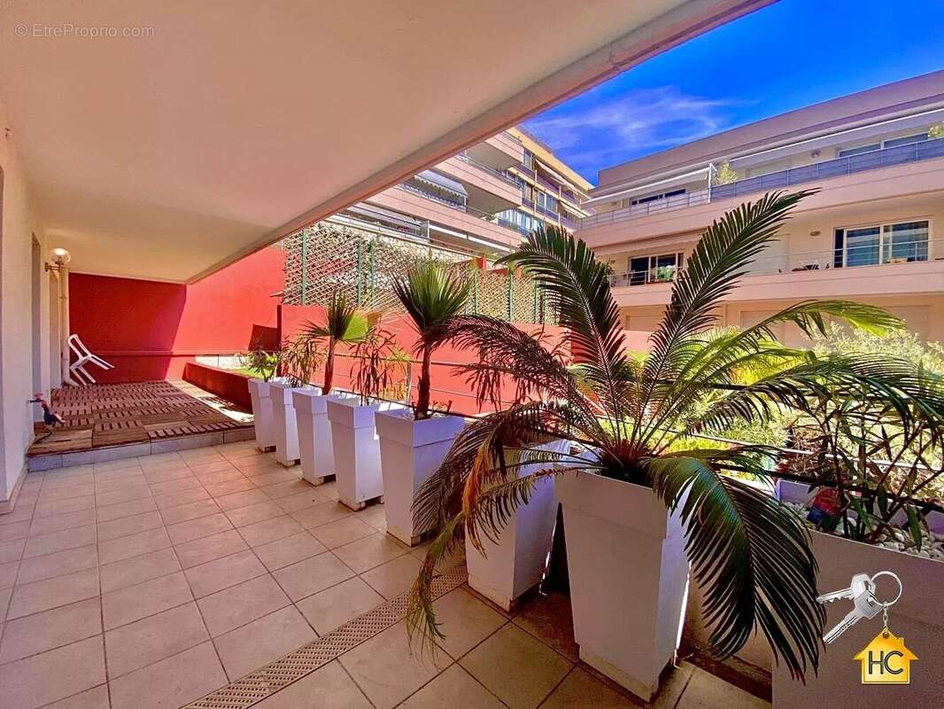 Appartement à MANDELIEU-LA-NAPOULE