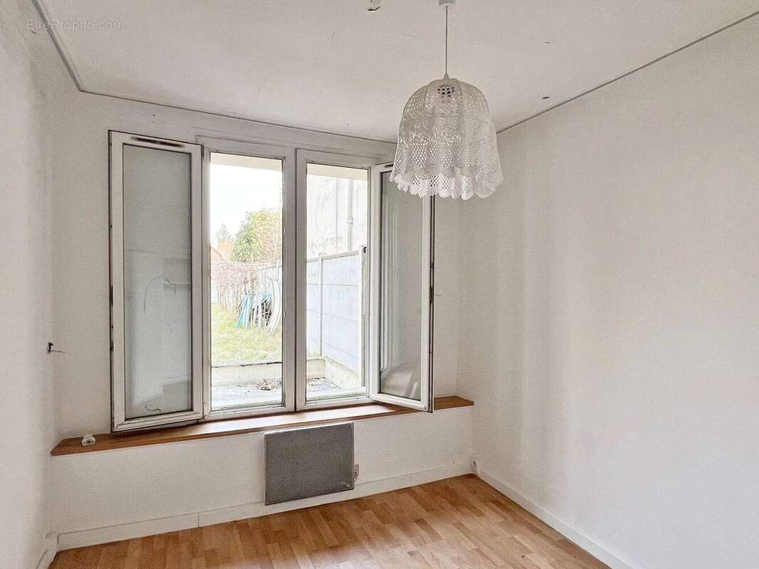 Maison à SAINT-MAUR-DES-FOSSES