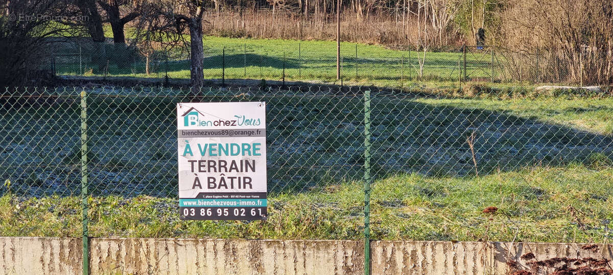 Terrain à MARAYE-EN-OTHE