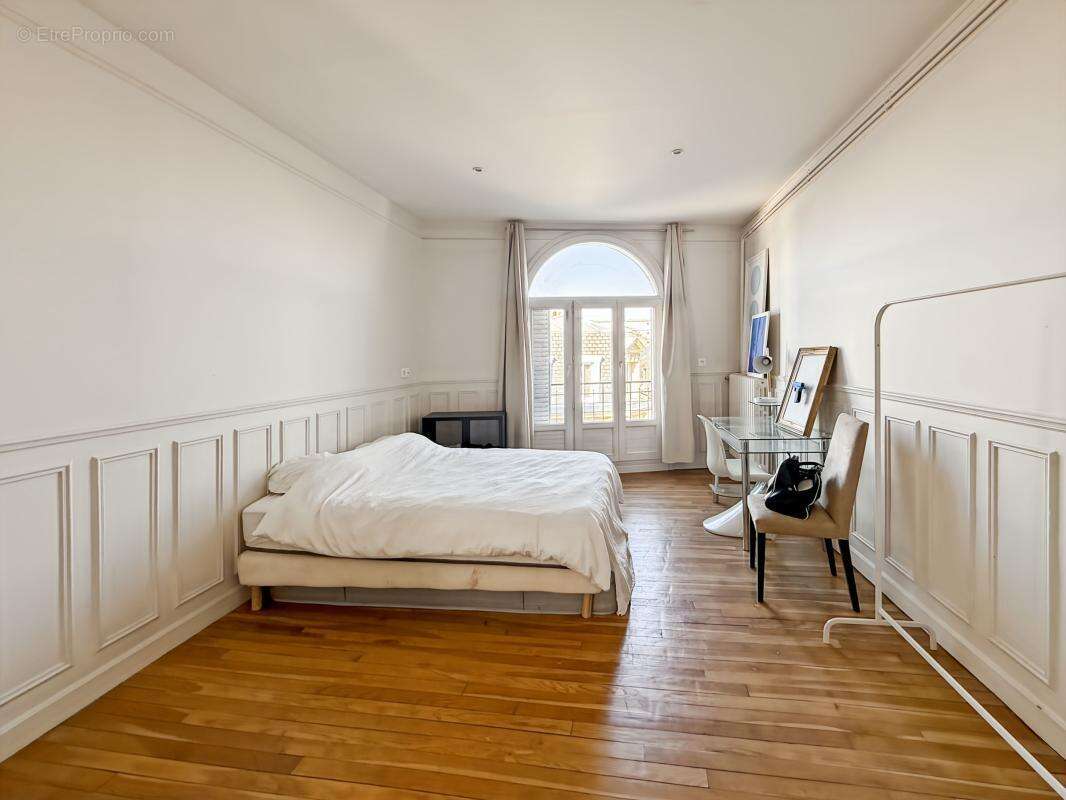 Appartement À Vendre T3 78m2 Hyper Centre de Reims - photo 6