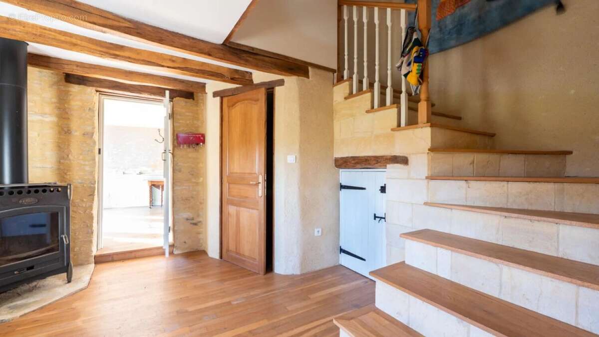 Maison à SALVIAC
