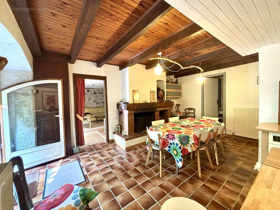 Exclusivité - ferme en pierres rénovée sur 2 100 m² de terrain - photo 6