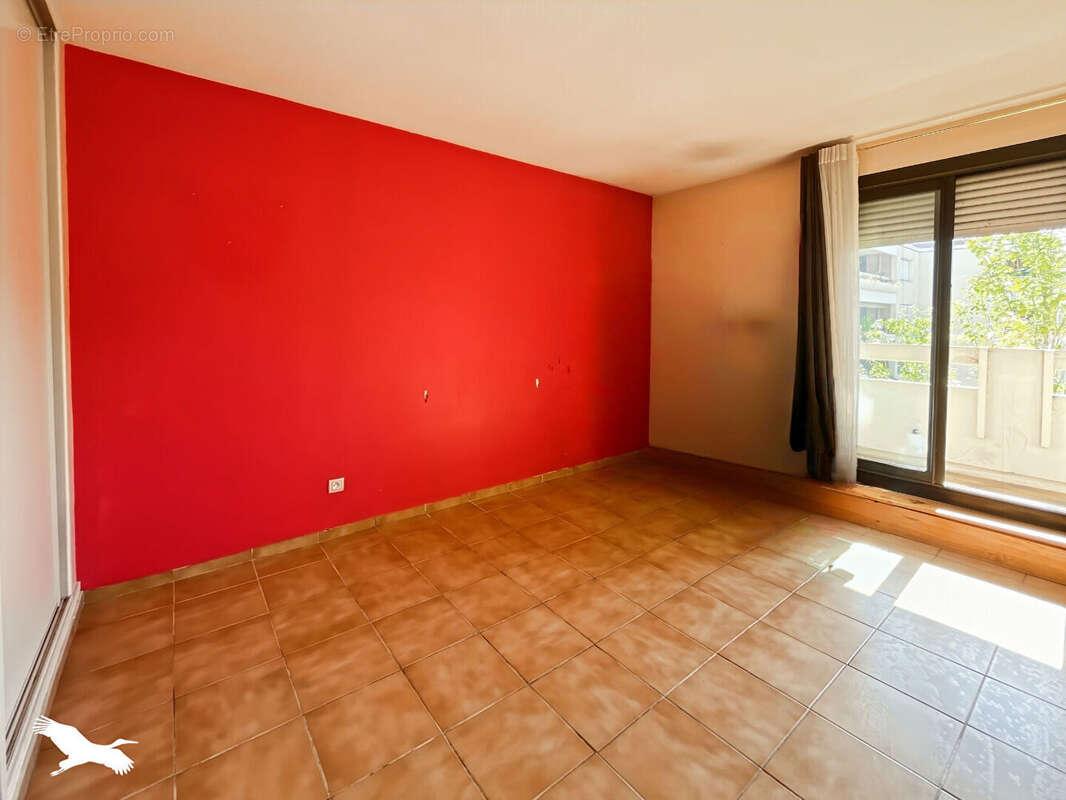 À VENDRE - MARSEILLE 11e (La Montre / La Valentine) - Charmant T2 de 41 m² avec terrasse, vue collines, garage et cave - photo 3