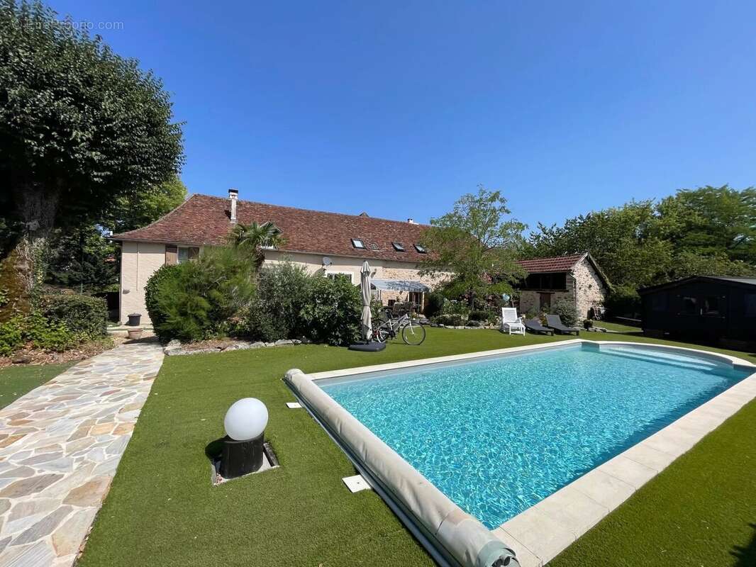 Maison perigourdine renovée avec grange, piscine et beau jardin - photo 11