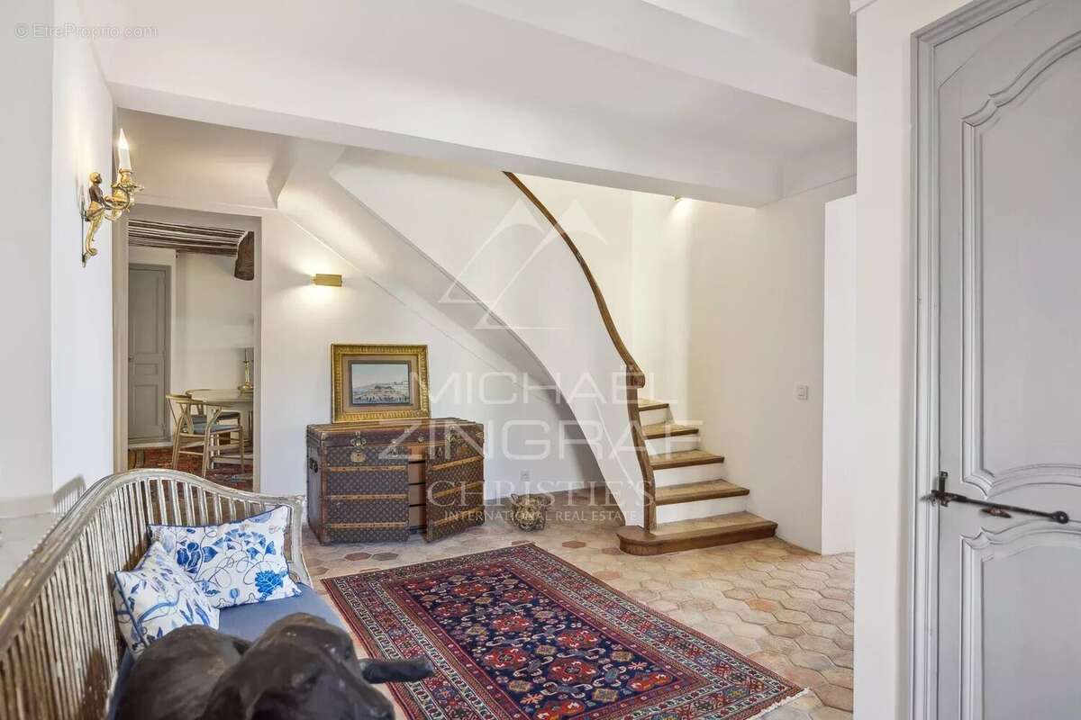 Maison à CHATEAUNEUF-GRASSE