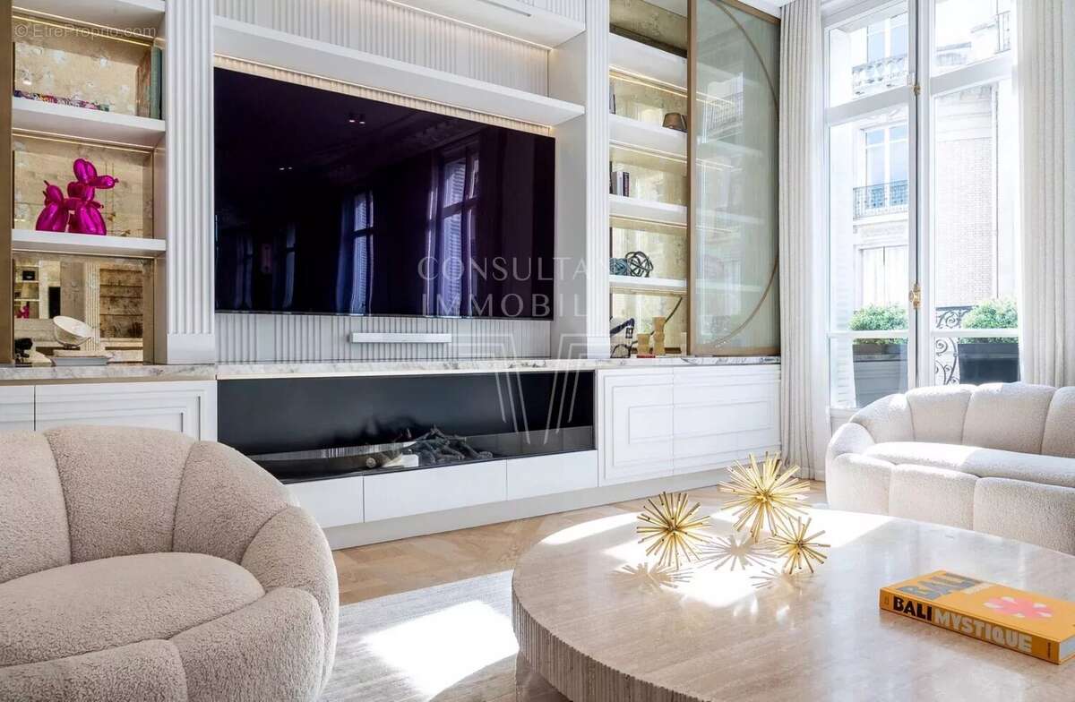 Appartement à PARIS-16E