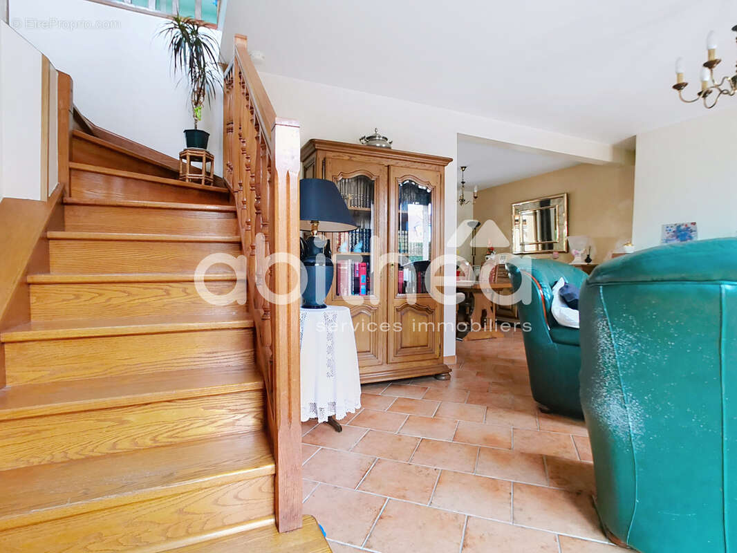 Maison à FEUGES