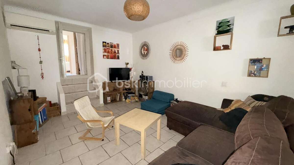 Maison à PEZILLA-LA-RIVIERE