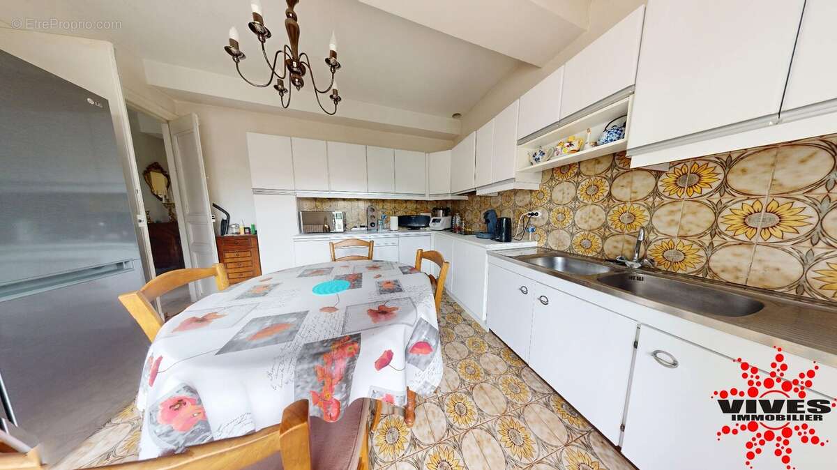 Maison de caractère de 170m2 avec belle cour et immense garage - photo 6