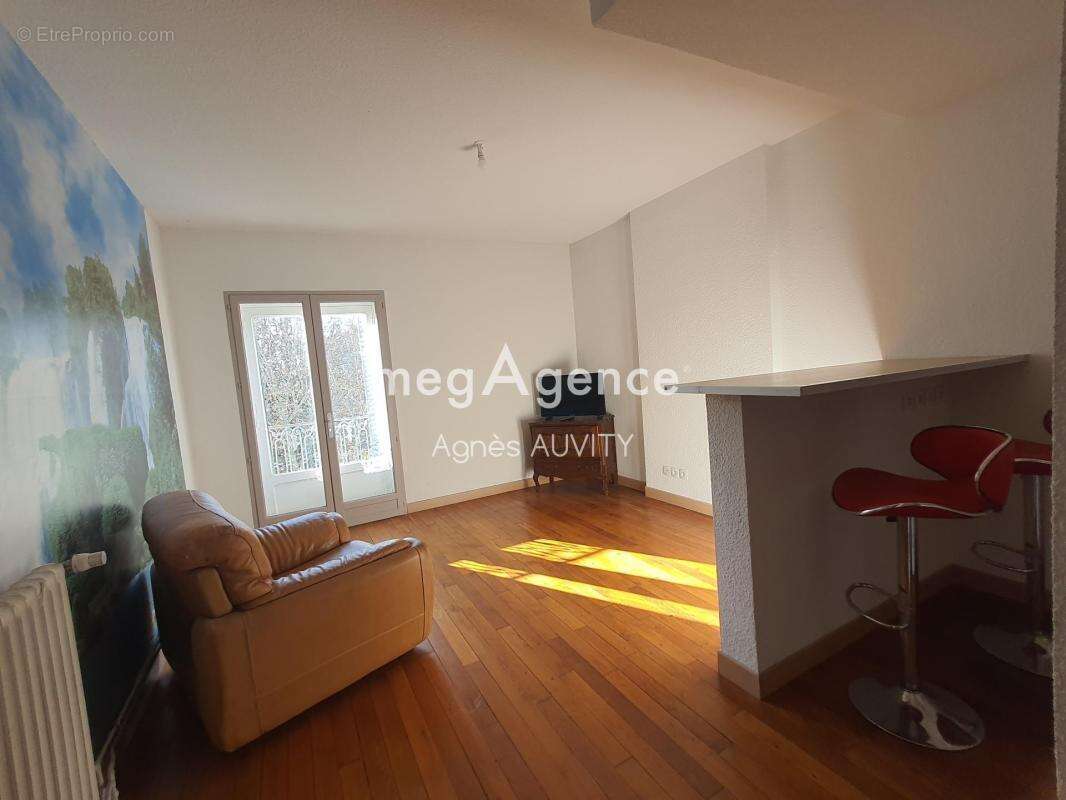 Appartement à NERIS-LES-BAINS