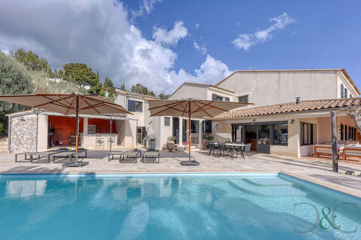 Maison à BORMES-LES-MIMOSAS