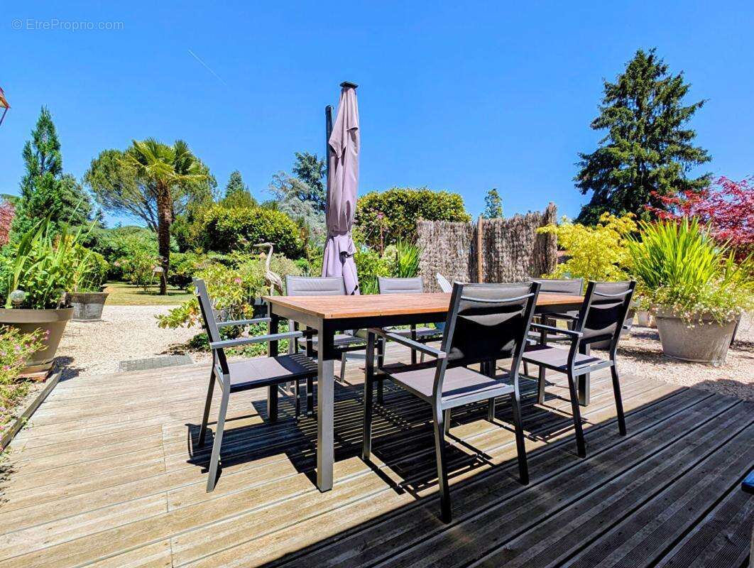 Propriété avec Maison de Maître, Maison Annexe et Maison de Gardien sur parc de 1,5 hectare - photo 13