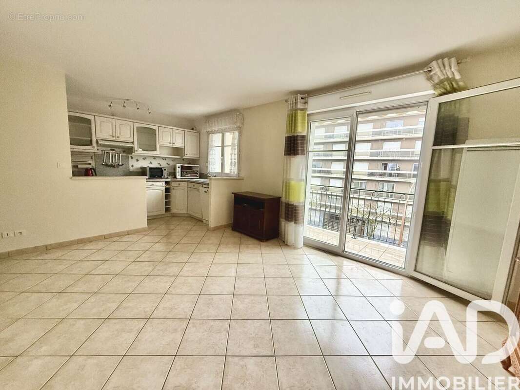 Photo 4 - Appartement à LIVRY-GARGAN