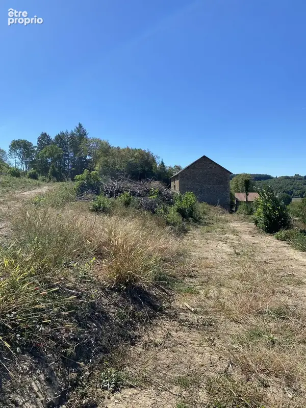 Terrain à NEUVIC-ENTIER