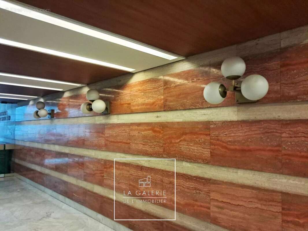 Parking à PARIS-16E