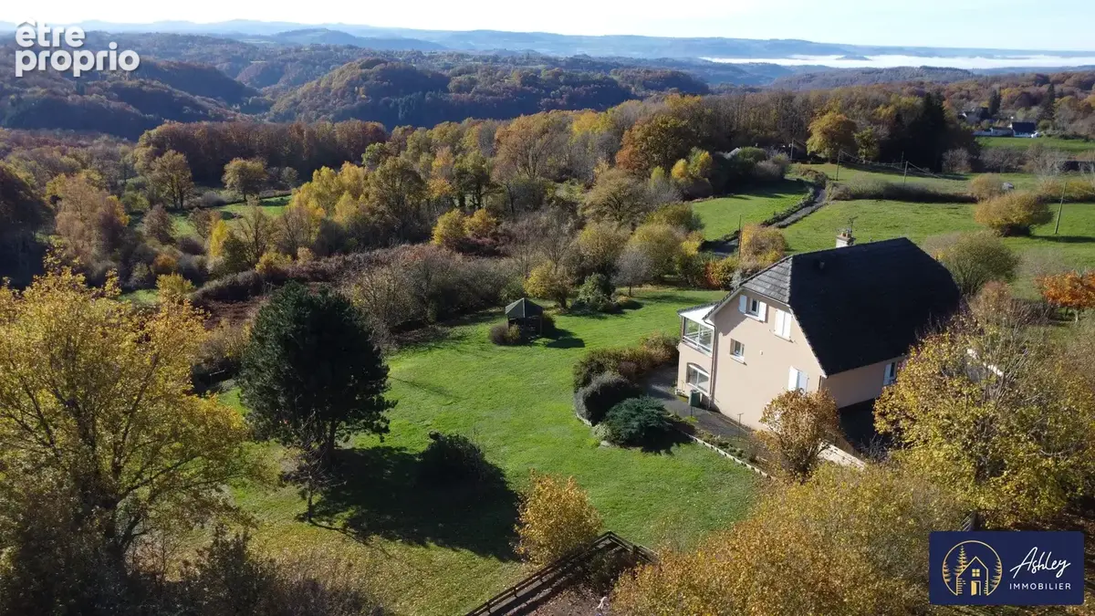 Maison 8 pièces LANOBRE (Cantal) 