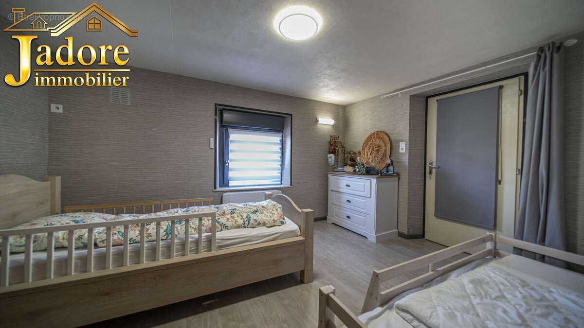 Maison entierement renovee - photo 10
