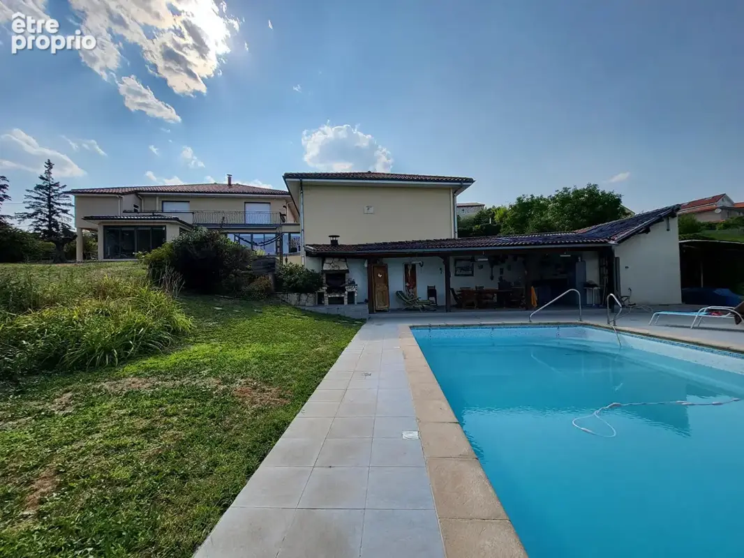 Maison de standing de 416 m² sur un terrain 2320 m² avec piscine - photo 2