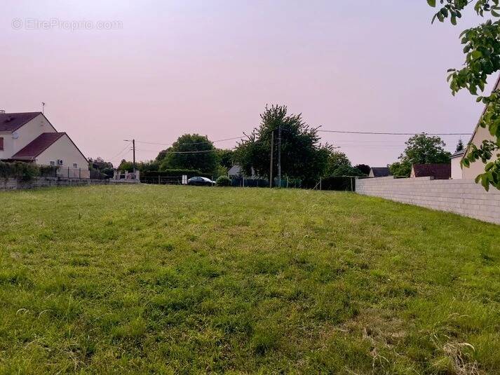 Terrain à SAINT-GERMAIN-LES-ARPAJON
