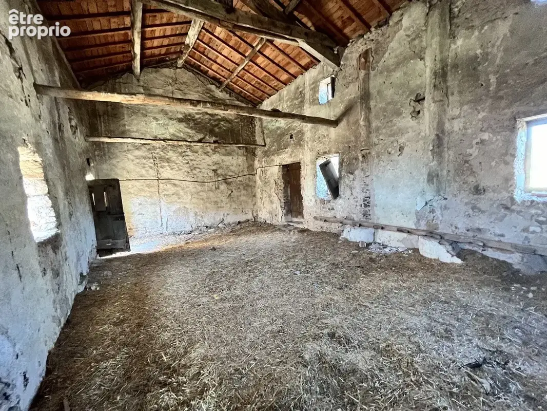 Maison avec dépendance agricole et terrain - photo 3