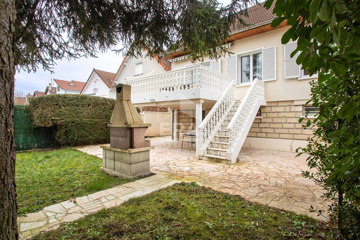 Maison à CHAMPS-SUR-MARNE