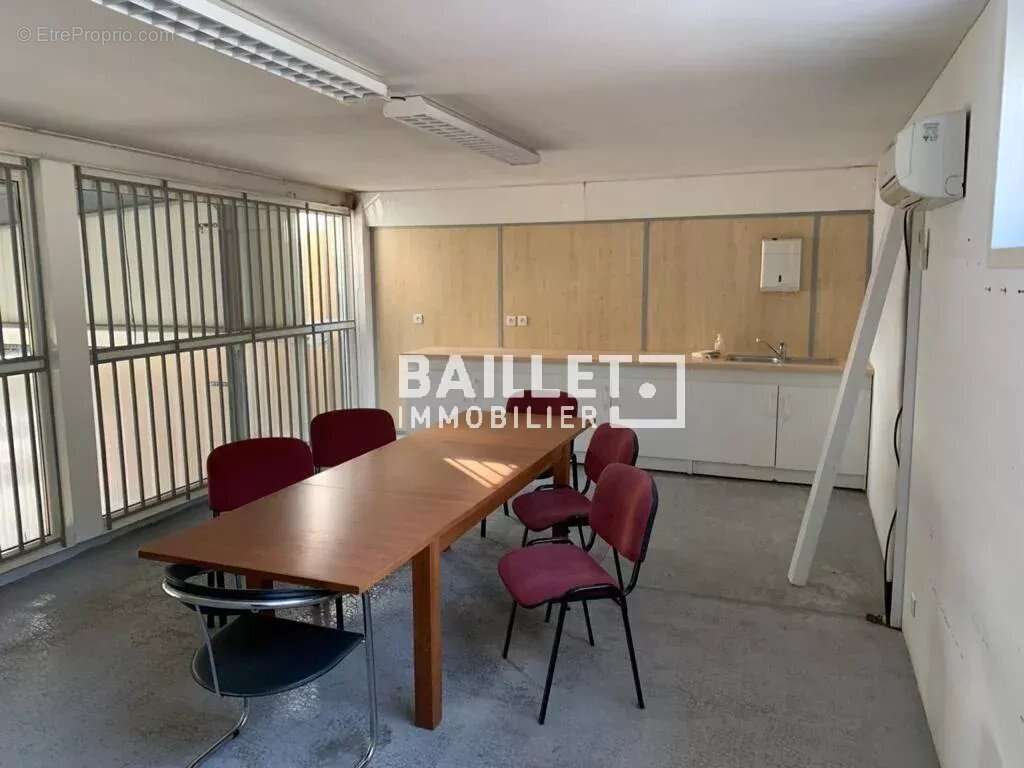 A vendre entrepôt / local 500 m2 zi carros - photo 13
