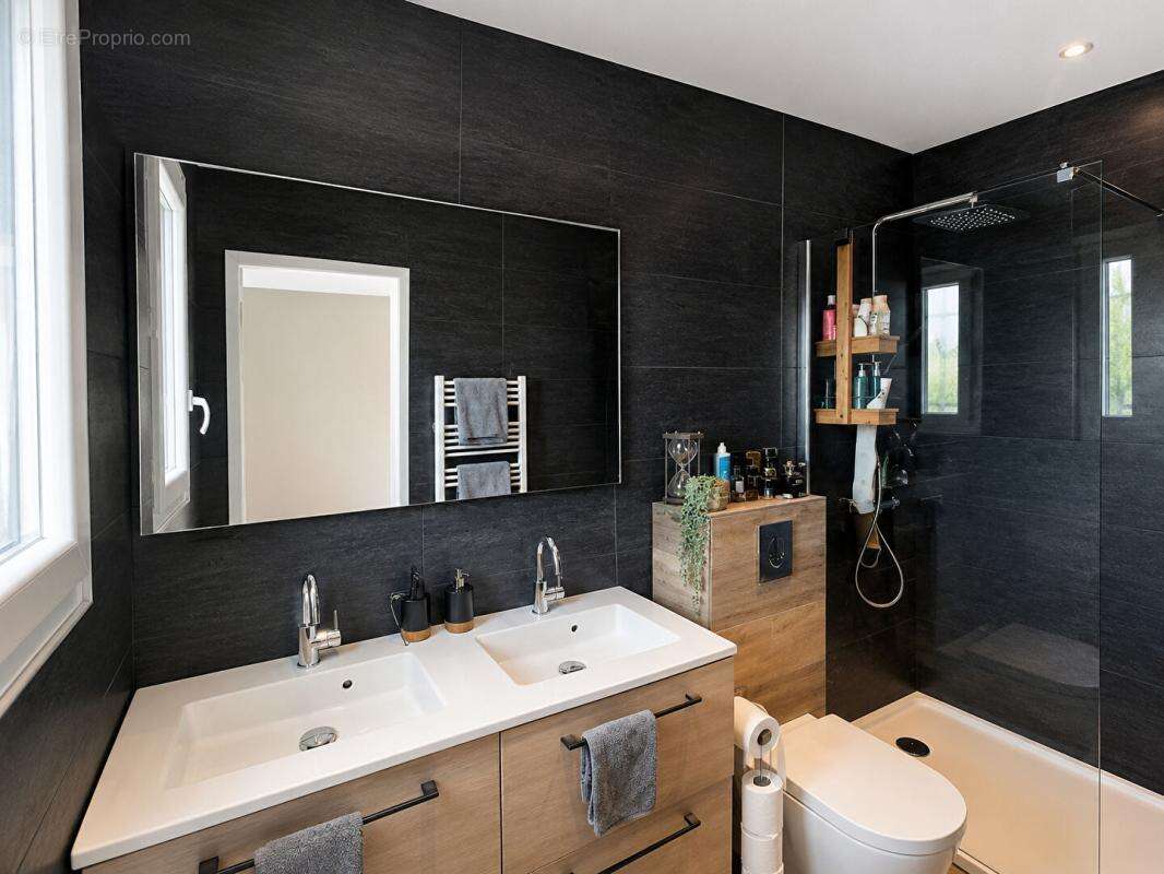 Maison 100 m²  - Piscine - Quartier calme - photo 13