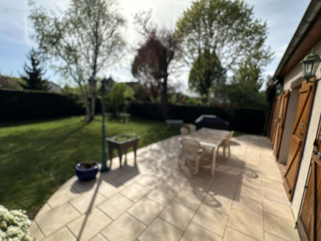 Maison à VAUX-LE-PENIL