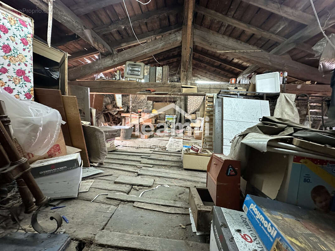 Maison à LA MONNERIE-LE-MONTEL