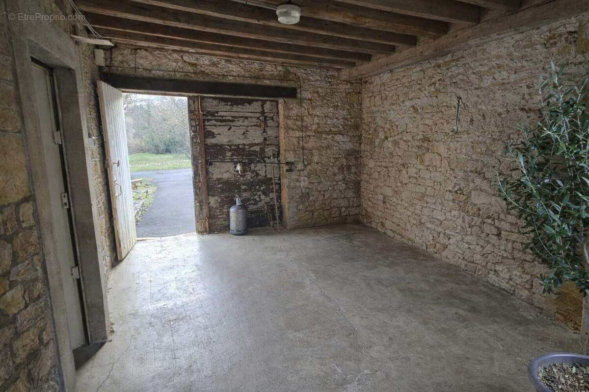 Maison à VILLE-SUR-JARNIOUX