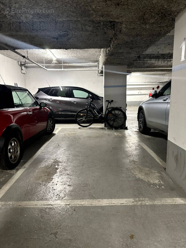 Parking à PARIS-15E