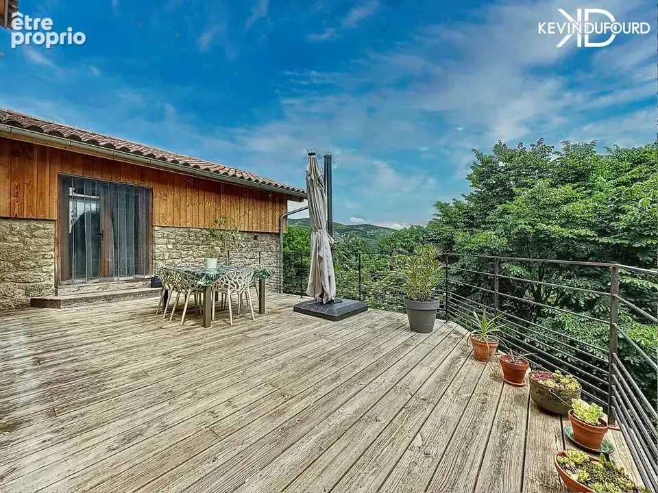 Maison avec gîte de 140m²  sur un terrain de 1,9 Hectares à - photo 5