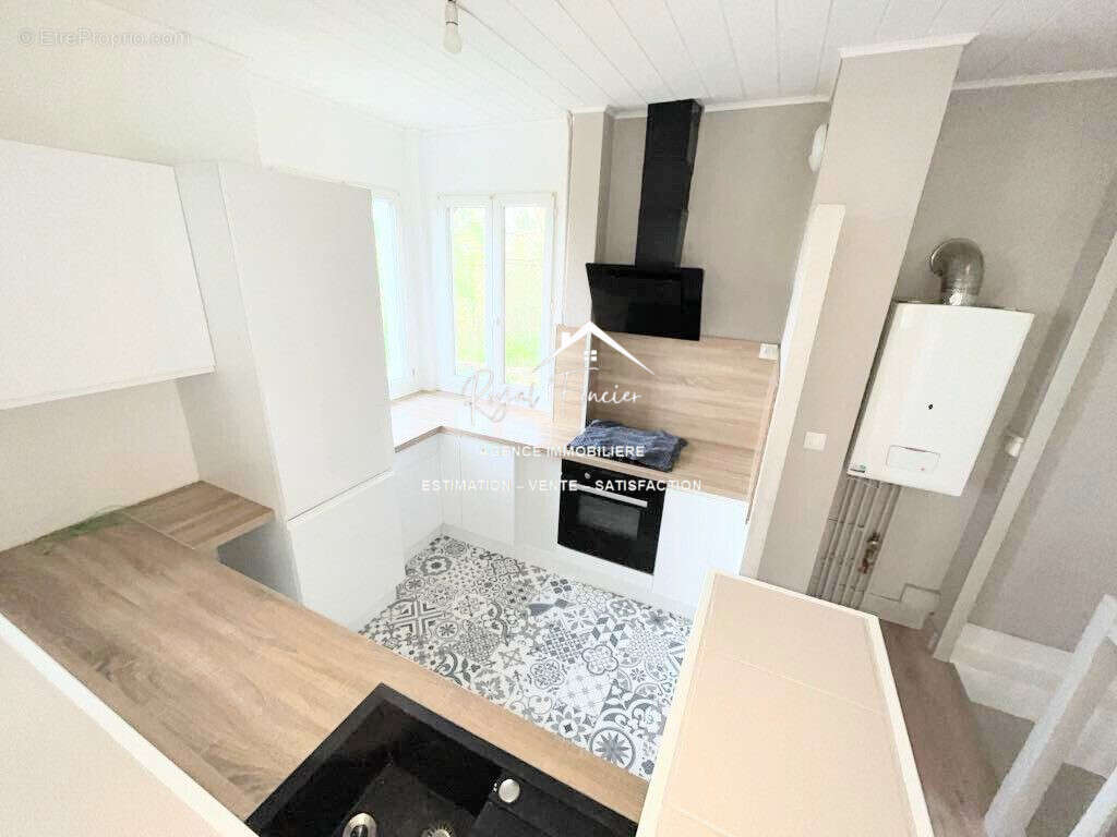 Cuisine A et E (chaudière de 2023 gaz de ville) - Maison à CHATELLERAULT