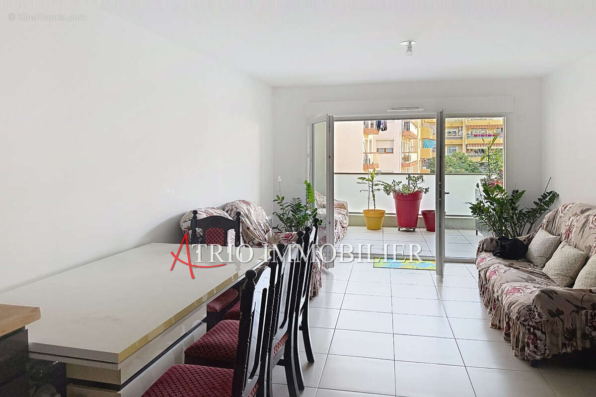 Appartement à SAINT-LAURENT-DU-VAR