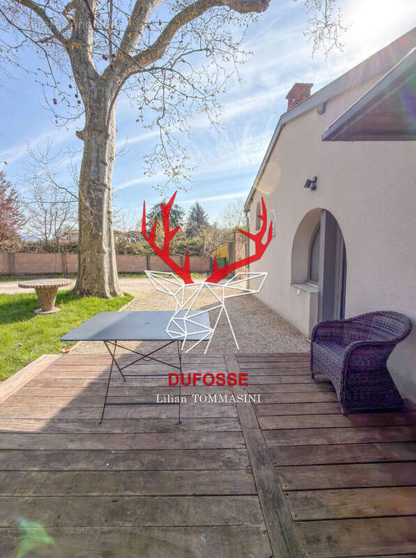 Appartement à LA TOUR-DE-SALVAGNY