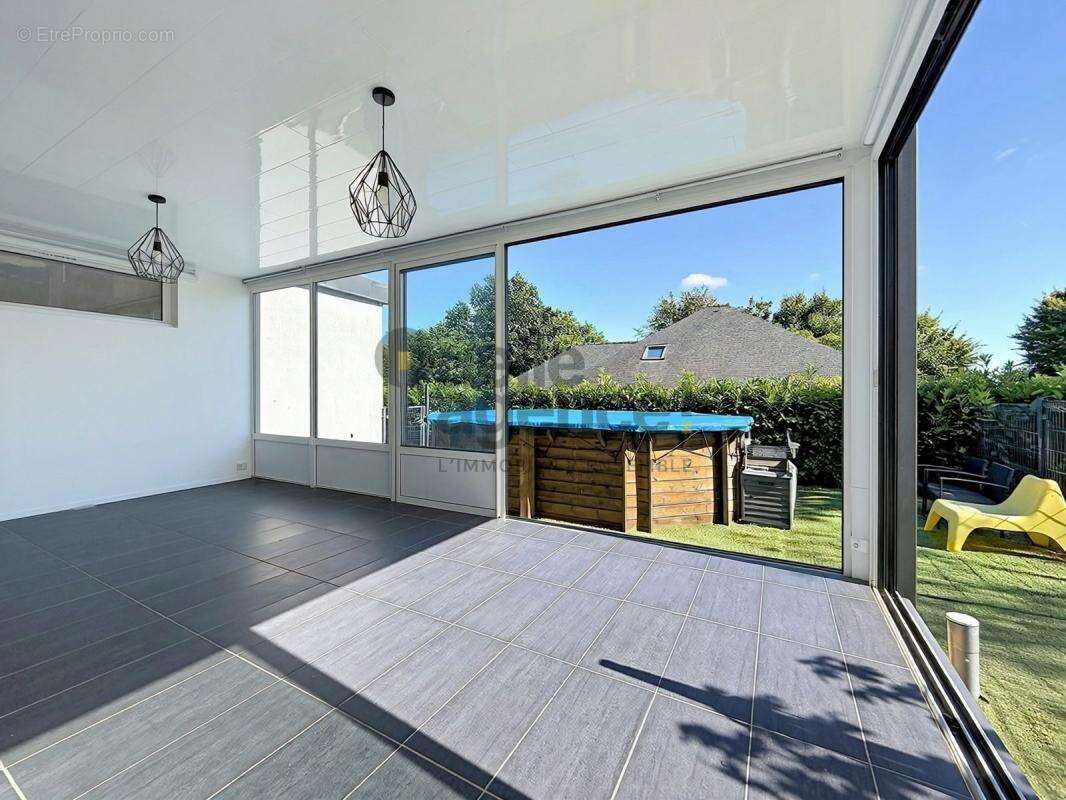 Maison 11 pièces de 230 m2 à Saint-Urbain - photo 7