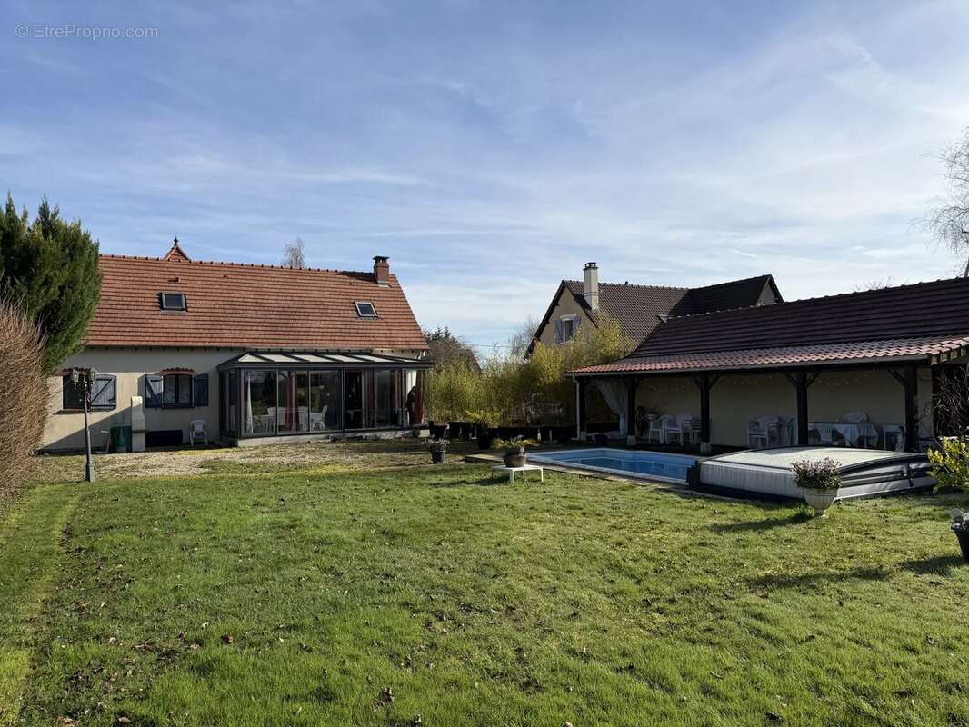 Maison à CHARBUY