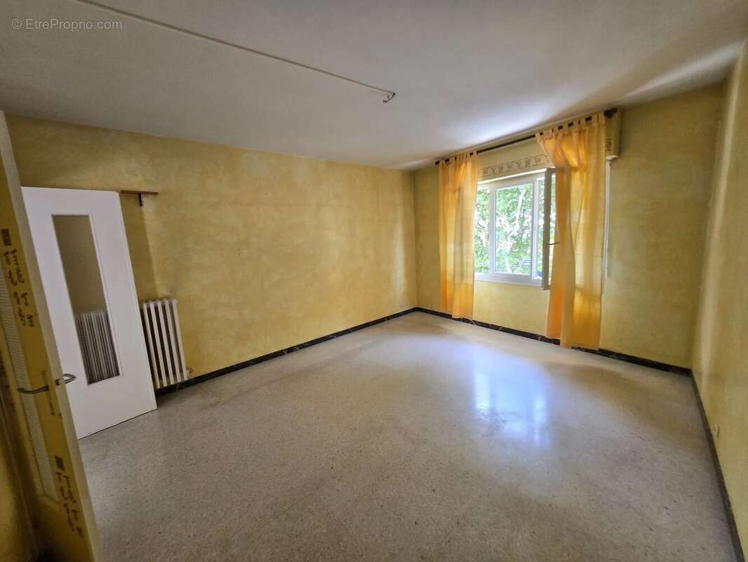 NICE LA MADELEINE – Grand F1 de 40,80 m² avec cave – Parking en option - photo 4
