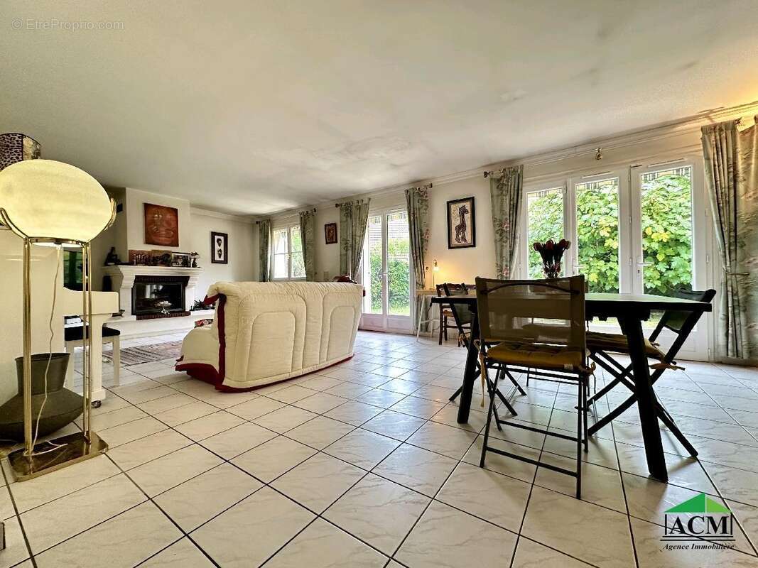 Maison à MERY-SUR-OISE