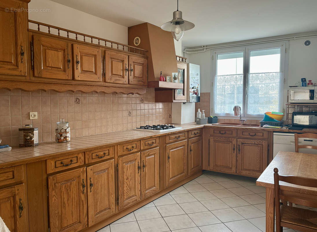 Maison à SAINT-LAURENT-DE-LA-PREE