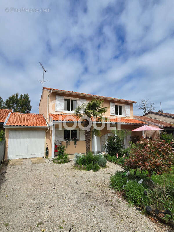 Maison à LESPERON