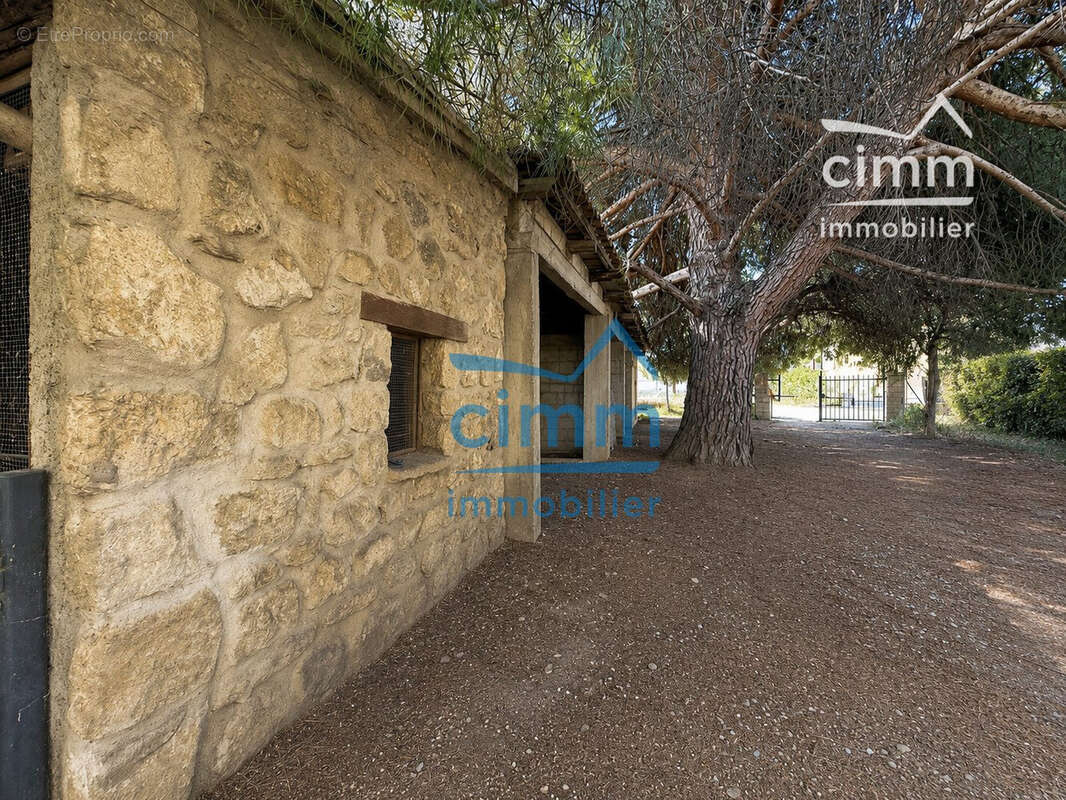 Appartement 474 m² à Sorgues  - photo 6