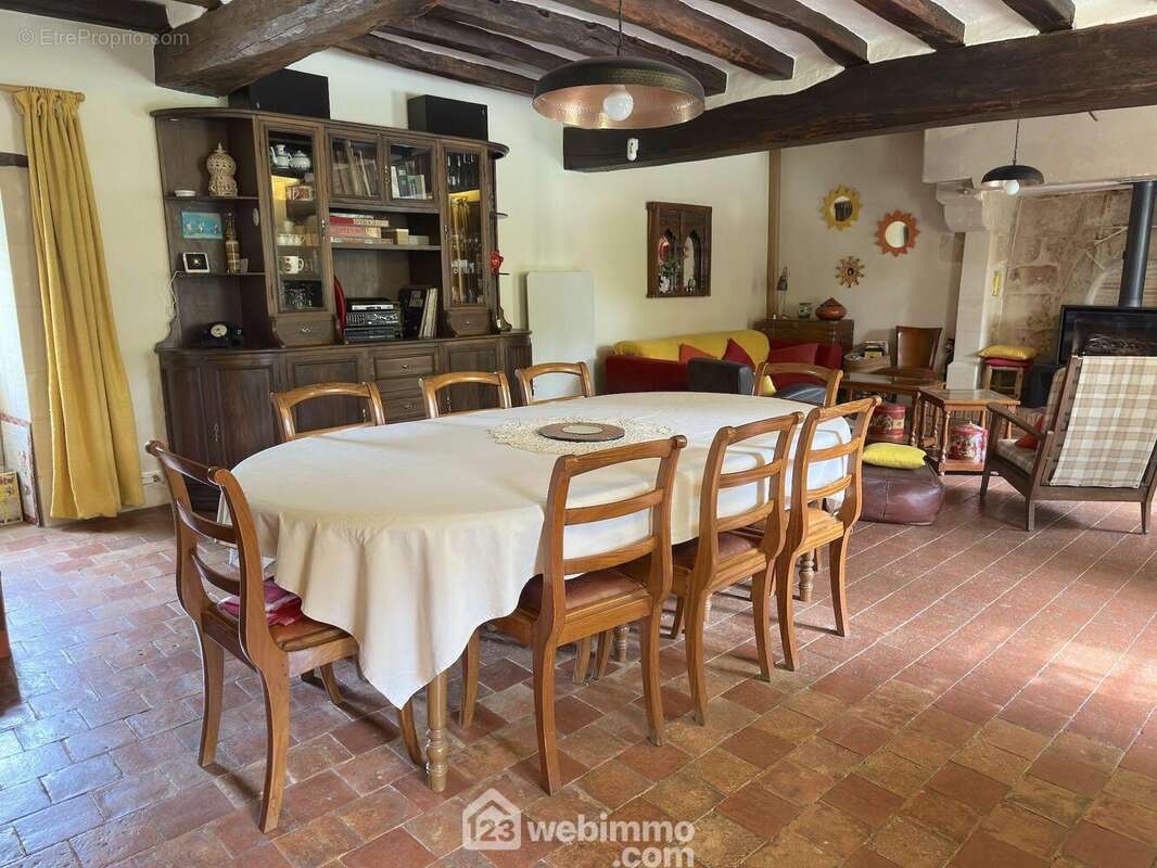 Maison 198 m² à Saint-Sulpice  - photo 4