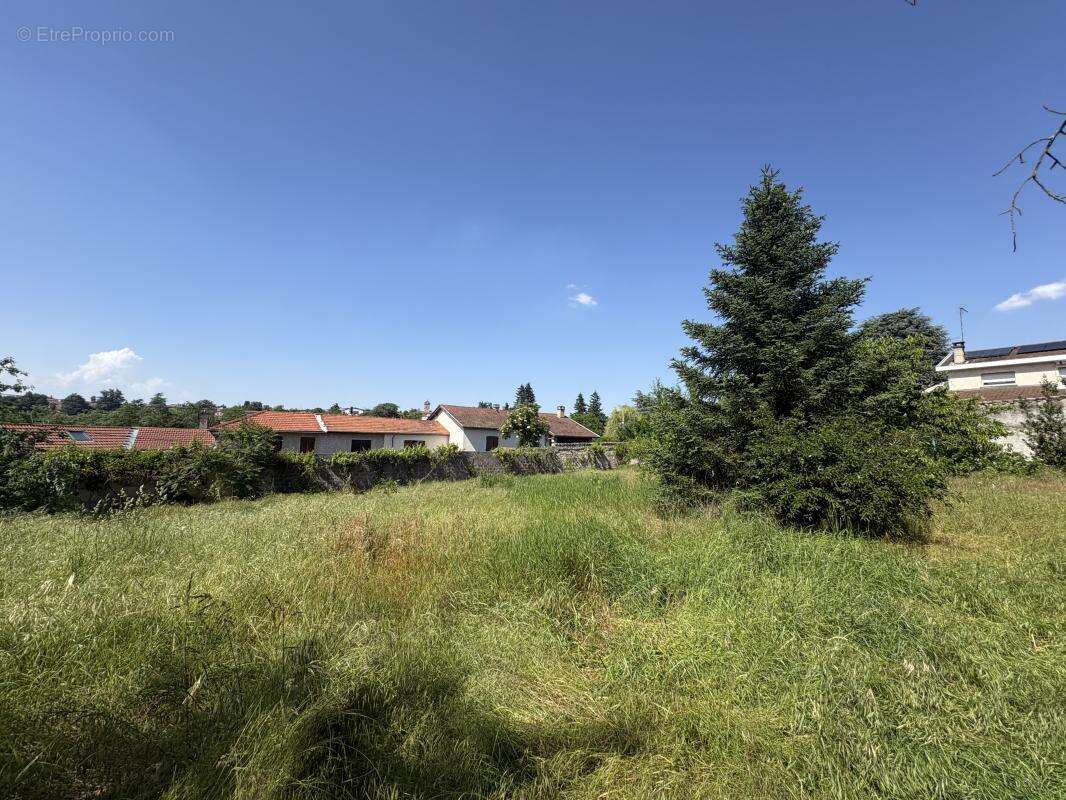 Terrain constructible viabilisé – Centre de Craponne - photo 2