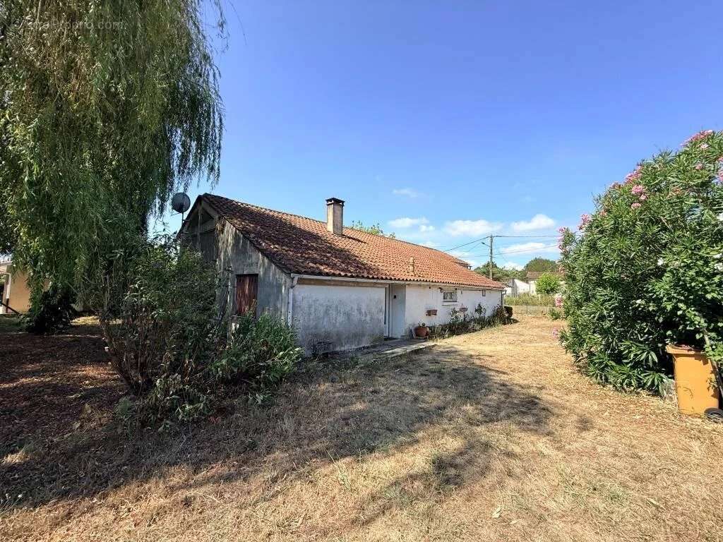 St savin maison plain-pied a 400 m des commerces - photo 12