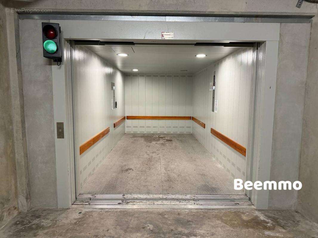Double place de parking en enfilade, rue Michelet Nice - photo 4