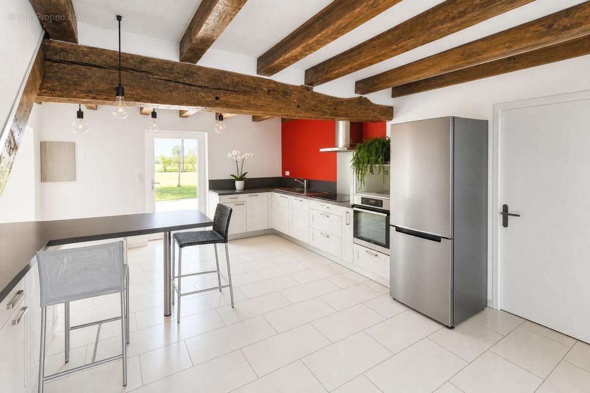 Maison à SAINT-MACAIRE-EN-MAUGES