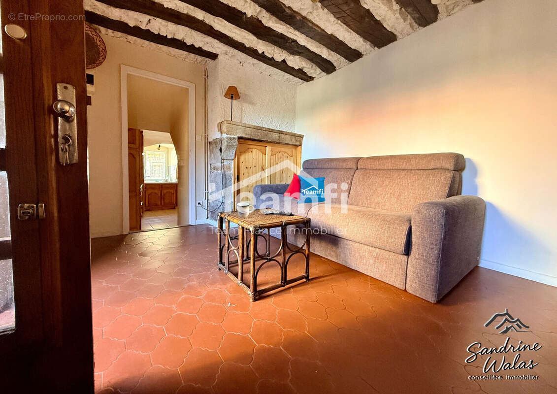 Maison à VIC-LE-COMTE