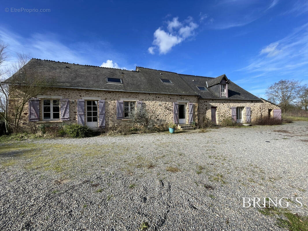 Maison à MESLAY-DU-MAINE